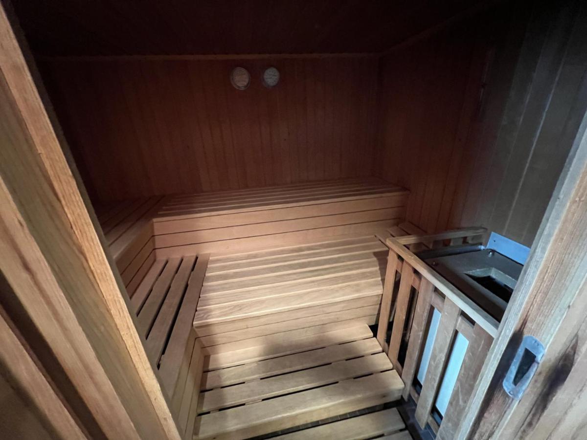 See-luen Apartment *